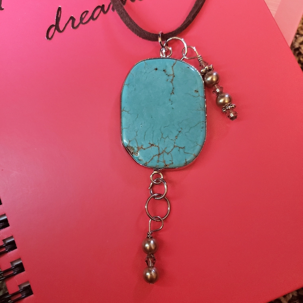 Stone/Crystal pendant necklace - Picture 5 of 8